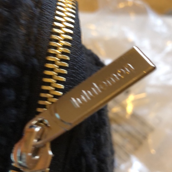 Lululemon Everywhere blk Fleece BeltBag Gold tone hardware - Picture 10 of 13